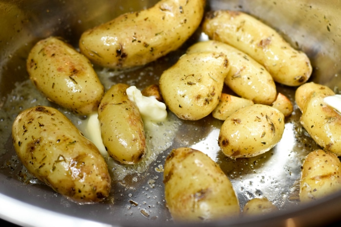 Instant Pot Roasted Fingerling Potatoes #instantpot #roastedpotatoes #potatoes #instantpotpotatoes